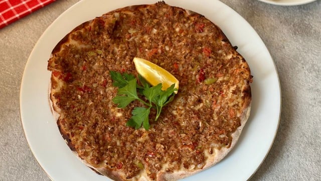 Çiğdem'in Tarifi: Halep İşi Lahmacun