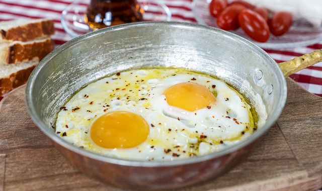 O Bir Klasik: Sahanda Yumurta