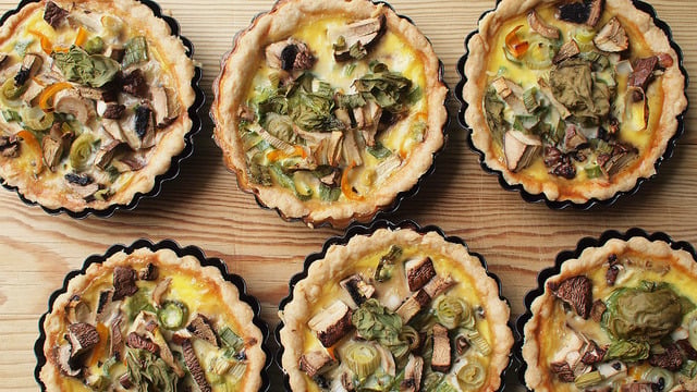 Baharı Kutluyoruz: Mantarlı Yeşil Soğanlı Tartöletler