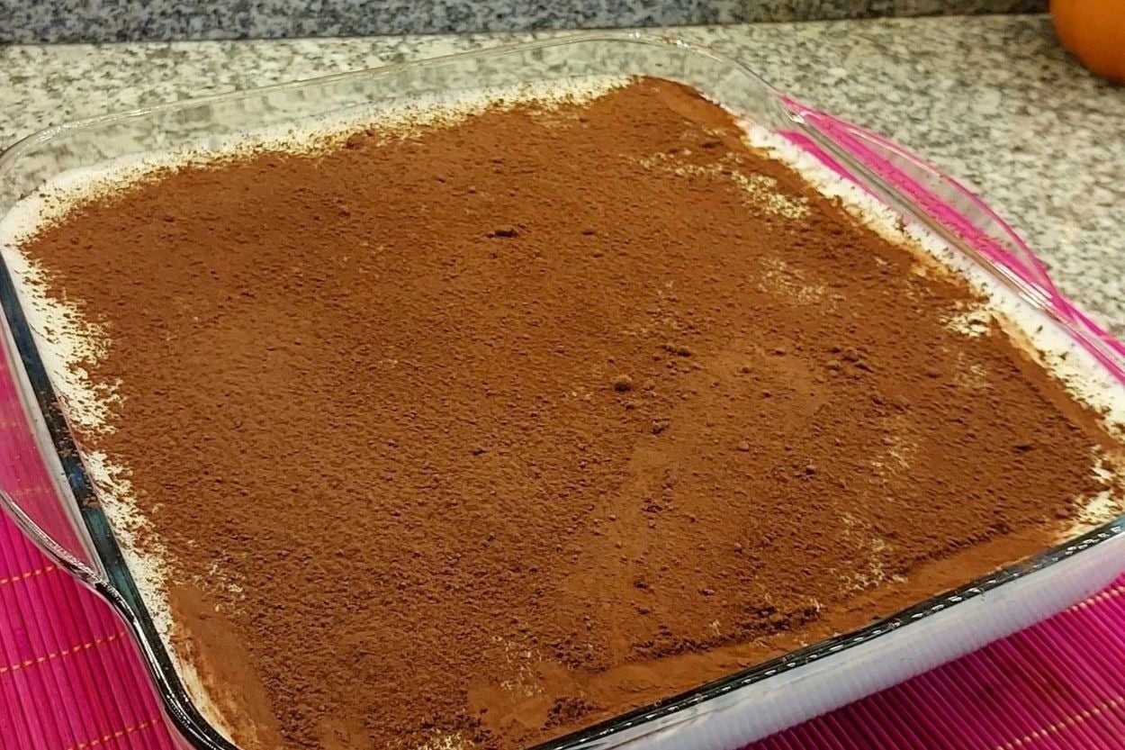 Yumuşacık Kekiyle: Labneli Kolay Tiramisu