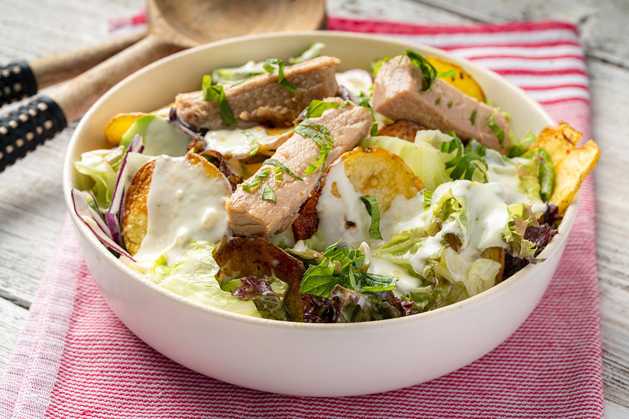 Farklı Salata Arayanlara: Çıtır Patatesli Ton Bonfile Salatası