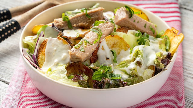 Farklı Salata Arayanlara: Çıtır Patatesli Ton Bonfile Salatası