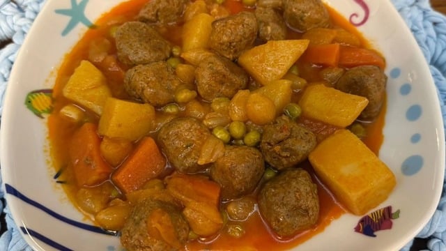 Her Kaşıkta Ayrı Lezzet: Bol Sebzeli Sulu Köfte