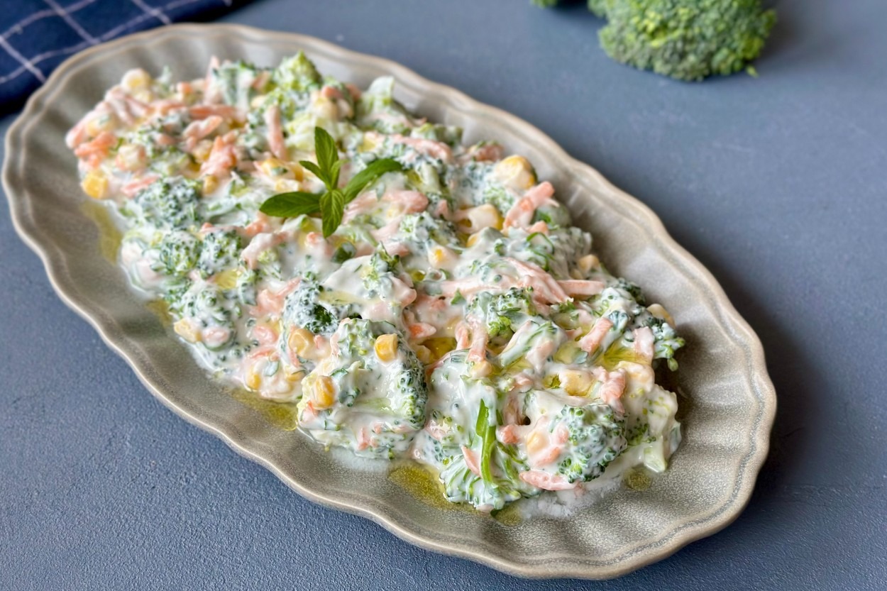 En Hafifinden: Yoğurtlu Brokoli Salatası