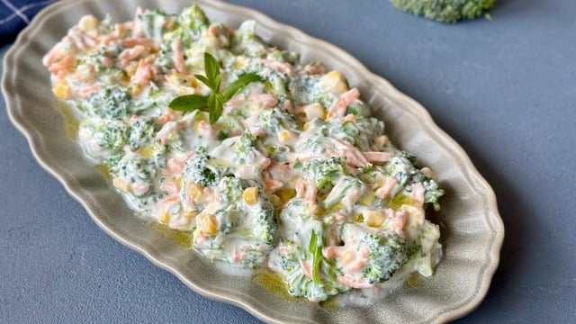 En Hafifinden: Yoğurtlu Brokoli Salatası