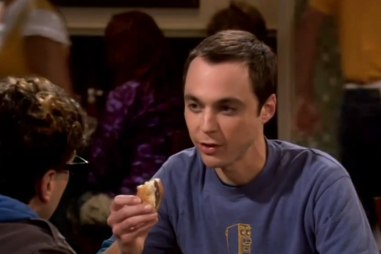 Sheldon Cooper’ı Bir Kez Daha Sevmemize Sebep Olan 8 Orijinal Yemek Takıntısı