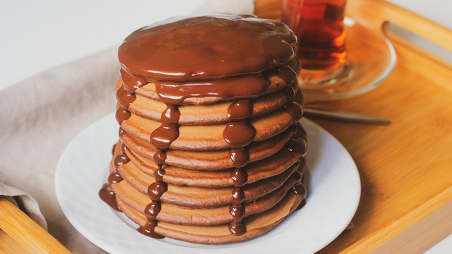 Tam Ölçülü, Lezzet Garantili: Kakaolu Kolay Pancake