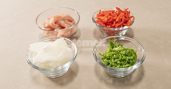 tavuklu-fajita-asama-2-yemekcom