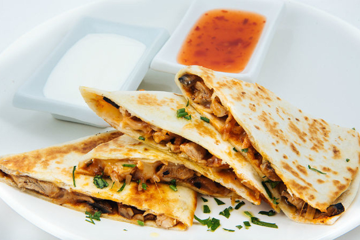 Tortilla Güzeli: Kaşarlı Tavuklu Quesadilla