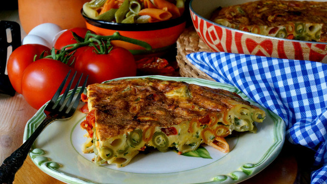 Yumurta Sevmeyen Kalmayacak: Makarnalı Omlet