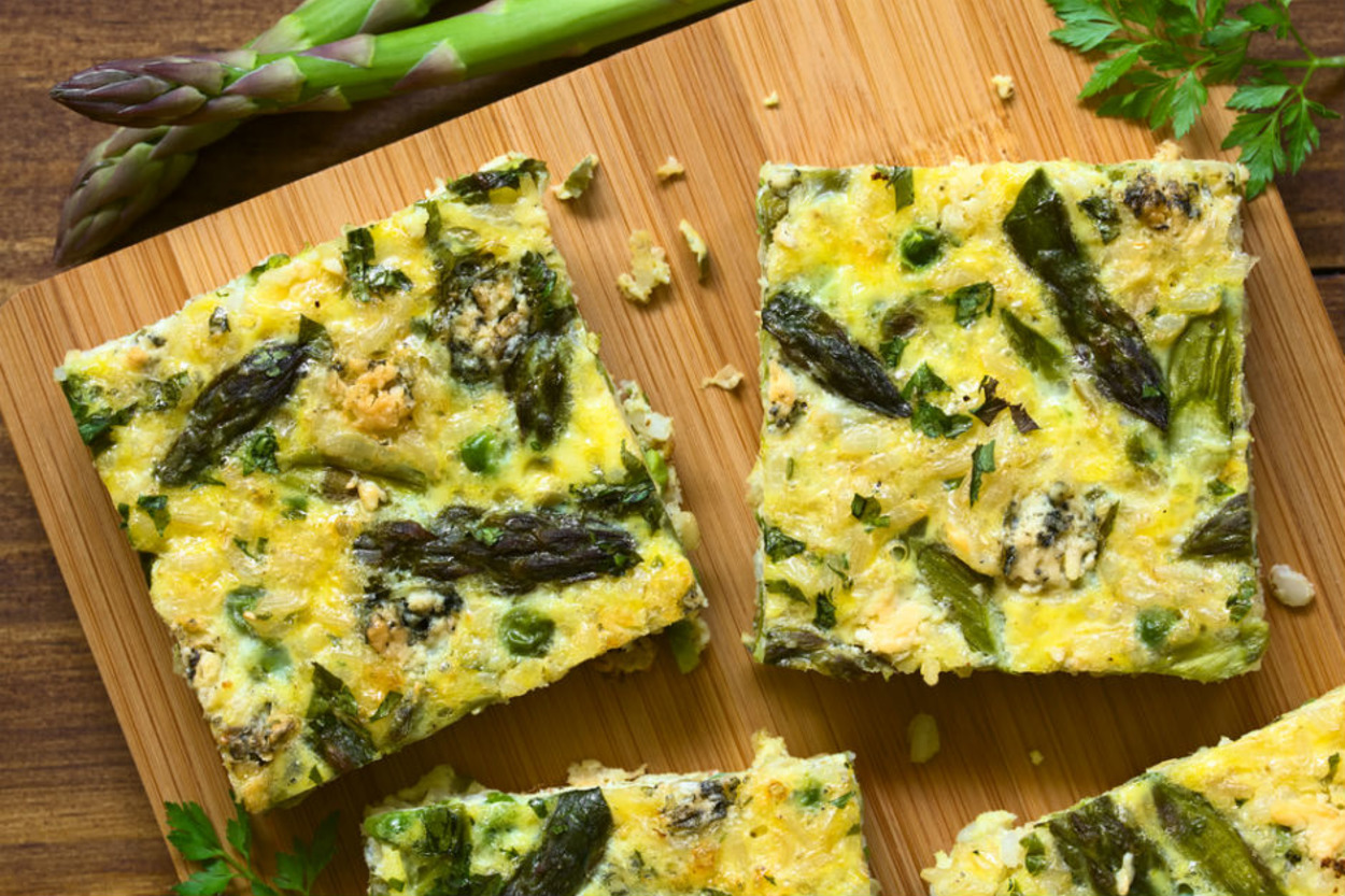 Hafta Sonu Yıldızı: Fırında Kuşkonmazlı Omlet