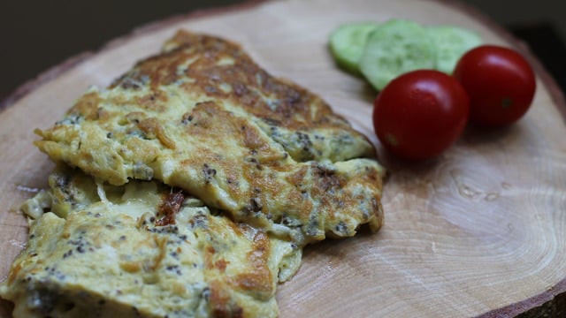 Pek Doyurucu: Chia Tohumlu Peynirli Omlet