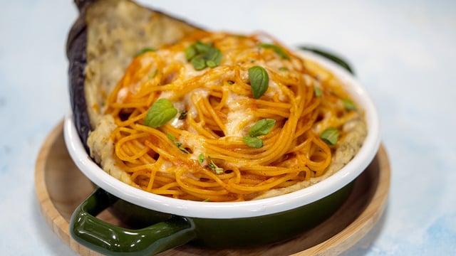 Sunumuyla Fark Yaratır: Patlıcanlı Domatesli Spagetti