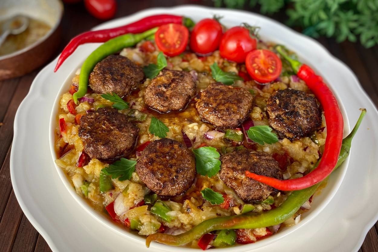 Patlıcan Kebabına Rakip: Söğürmeli Köfte