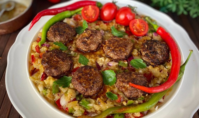 Patlıcan Kebabına Rakip: Söğürmeli Köfte