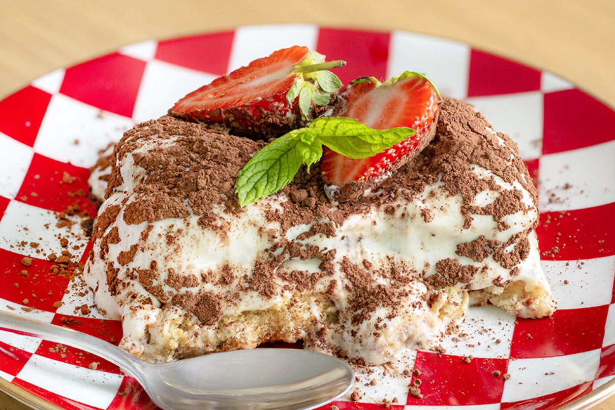 Basit Malzemelerle: Kolay Tiramisu
