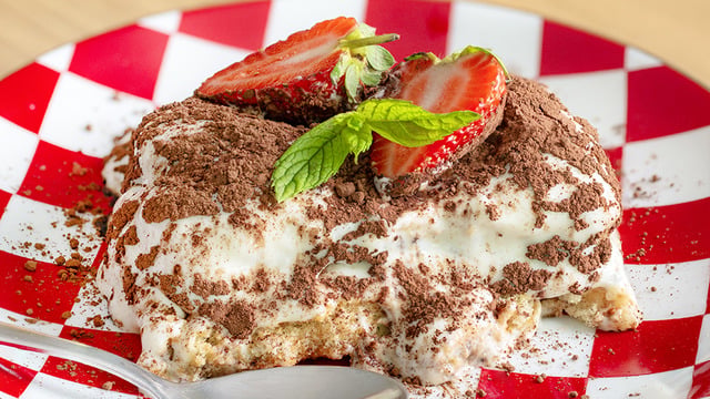Basit Malzemelerle: Kolay Tiramisu