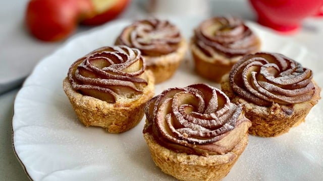 Görüntüsü İştah Açar: Elmalı Güllü Tart