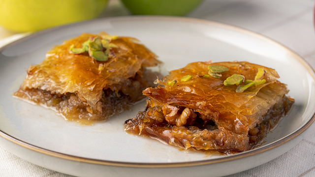 Baklavaya Yenilik Geldi: Elmalı Baklava