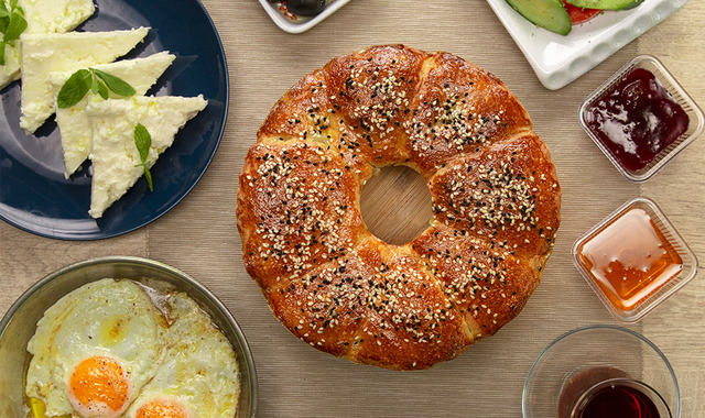 Kahvaltının Göz Bebeği: Kek Kalıbında Poğaça
