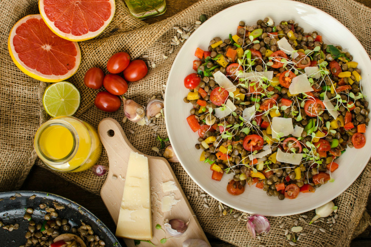 Bazıları Kabuklu Sever: Kabuklu Ilık Mercimek Salatası