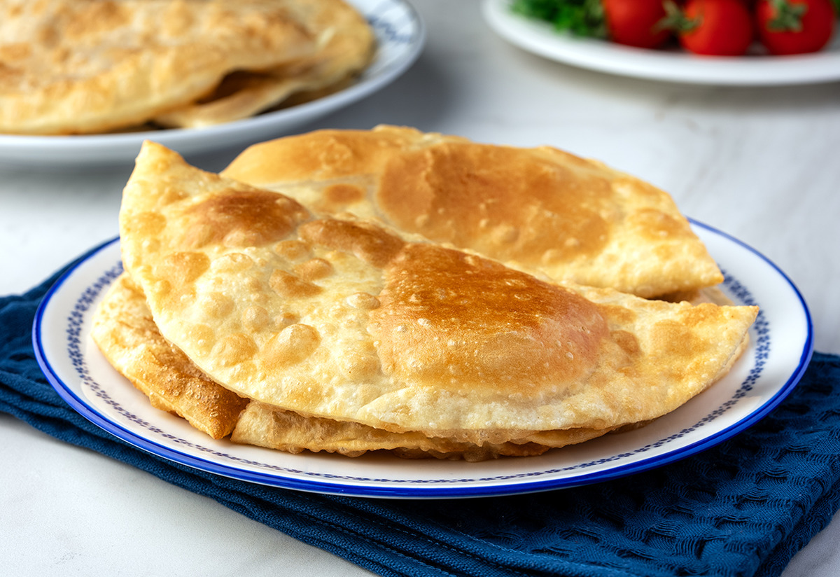 Çıtır Çıtır Olsun: Yağ Çekmeyen Çibörek (Çiğ Börek) Tarifi