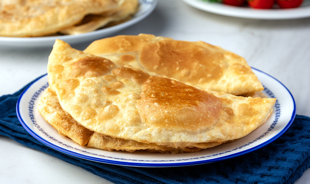 Çıtır Çıtır Olsun: Yağ Çekmeyen Çibörek (Çiğ Börek)