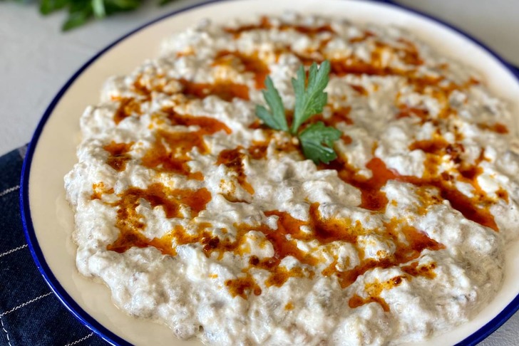 Labneli Köz Patlıcan Salatası Tarifi