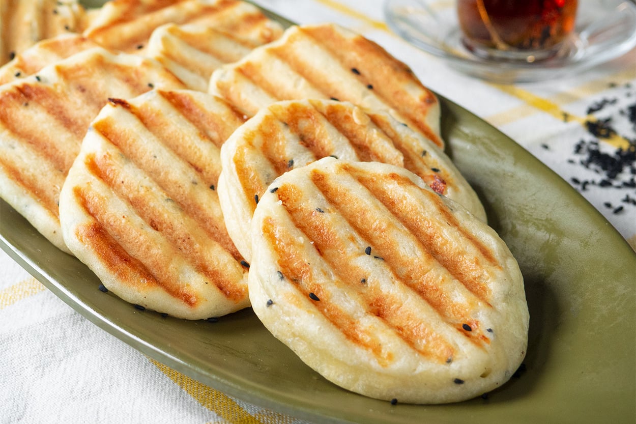 Pratiği Var: Tost Makinesinde Peynirli Pofuduk