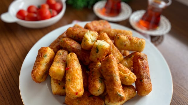 Kahvaltı Onunla Güzel: Peynirli Çubuk Pişi
