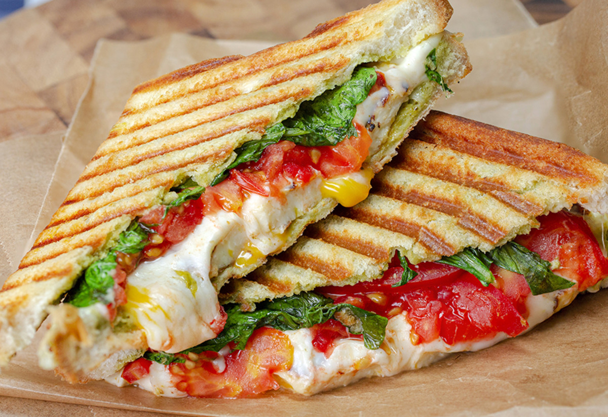 Bütün Aromalar Bir Arada: Bol Peynirli Tost Tarifi