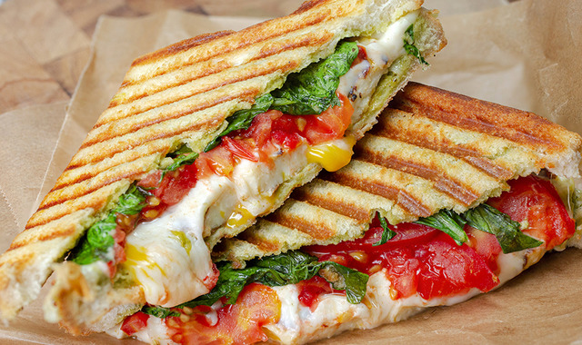 Bütün Aromalar Bir Arada: Bol Peynirli Tost