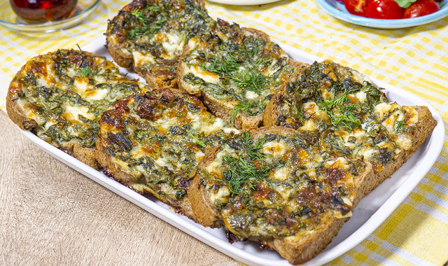 Gözlemeye Rakip: Otlu Peynirli Yumurtalı Ekmek