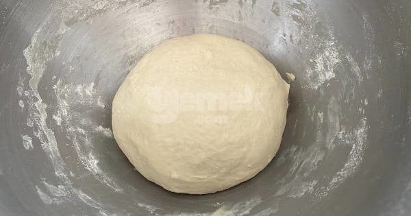 sucuklu-pizza-yapim3