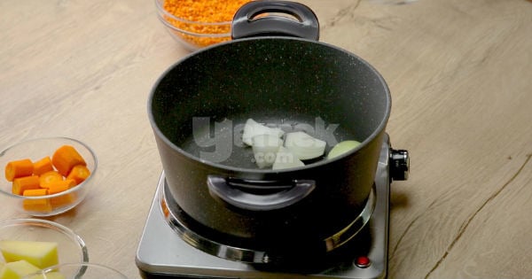 mercimek-corbasi-adim-1