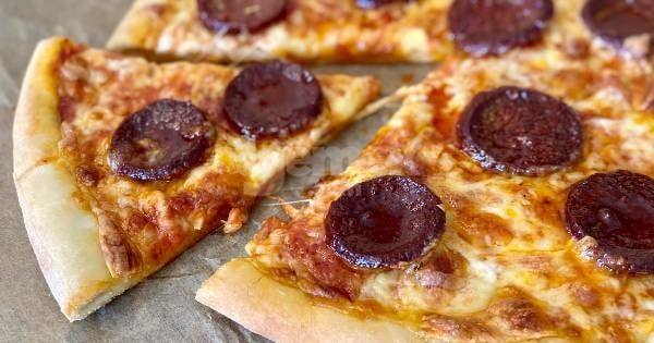 sucuklu-pizza-yapim8