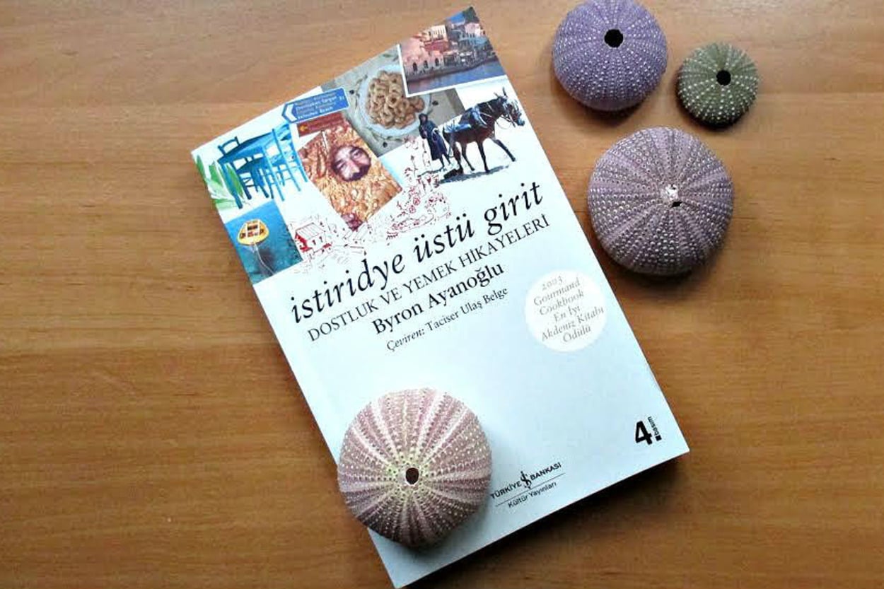 İstiridye Üstü Girit: 2003 Gourmand Cookbook Ödüllü Yemek Kitabı