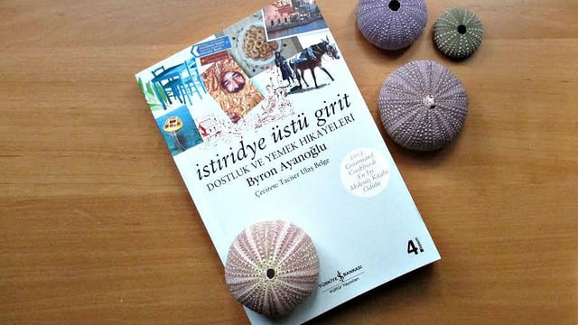 İstiridye Üstü Girit: 2003 Gourmand Cookbook Ödüllü Yemek Kitabı