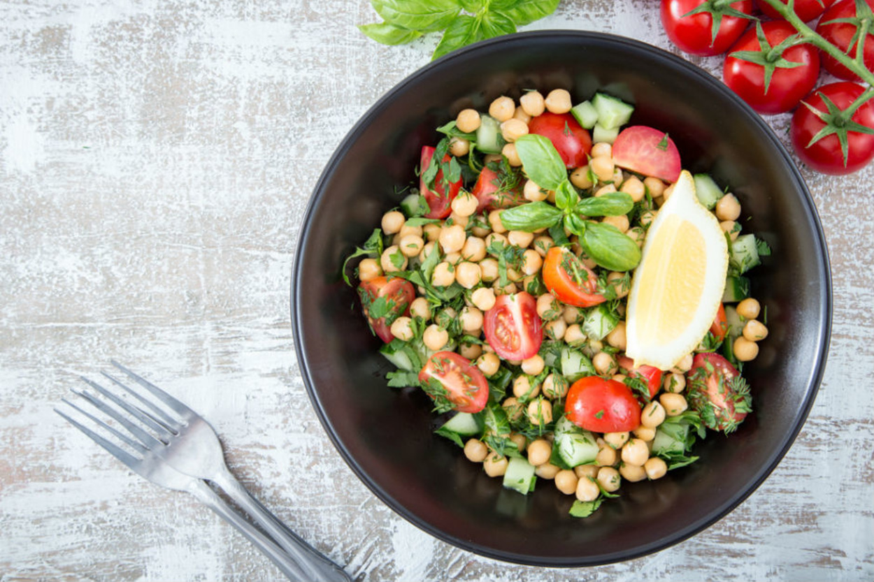Doyuran Salata: Nar Ekşili Nohut Salatası