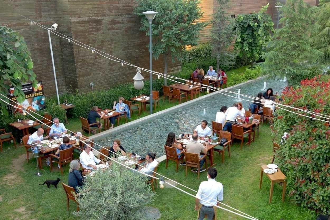 Herkes Tatildeyken Sizi İstanbul’da Mutlu Edecek 10 Yaz Esintili Mekan