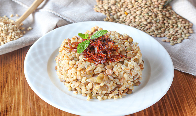 Tabak Tabak Yenir: Mercimekli Bulgur Pilavı
