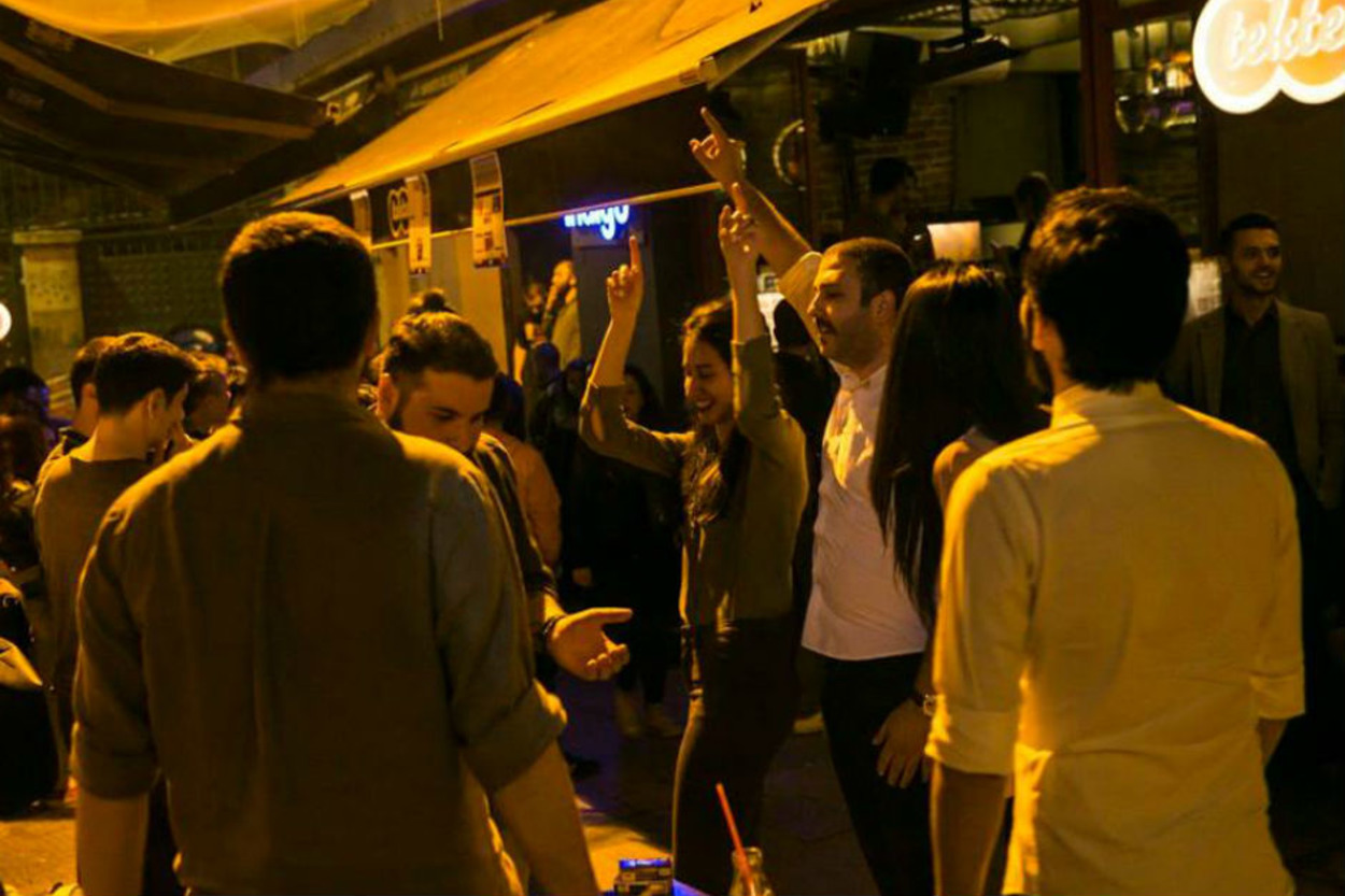 Hafta Sonu Evde Oturmak İstemeyenler İçin İstanbul'un Eğlencesi Gece Başlayan 8 Mekanı