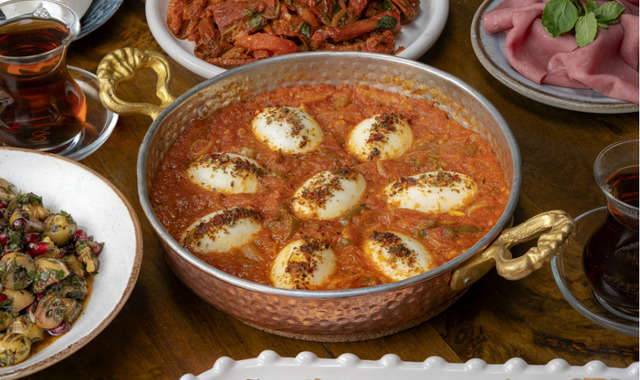 Kahvaltının Şahı: Domates Soslu Yumurta Kapama