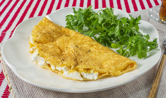 En Sevilen Kahvaltılık: Peynirli Omlet
