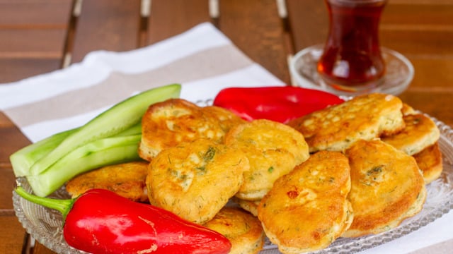 Börek Lezzetinde: Kahvaltılık Peynirli Lokmalar