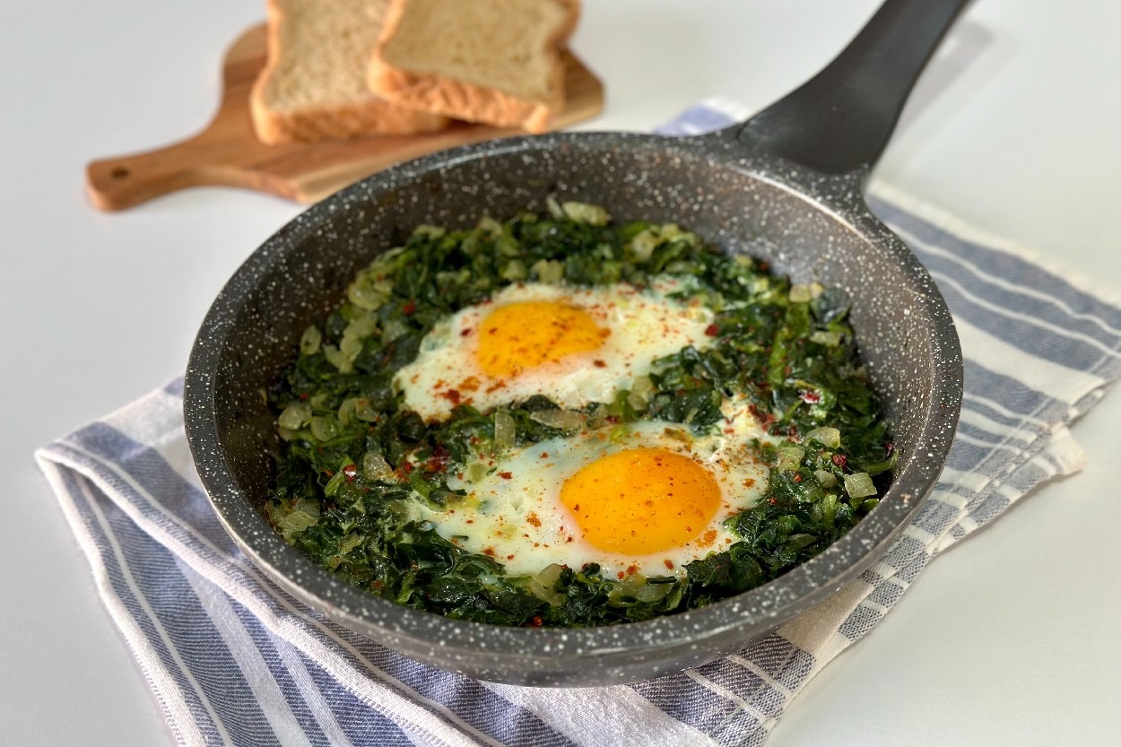 Doyurucu ve Besleyici: Yumurtalı Ispanak