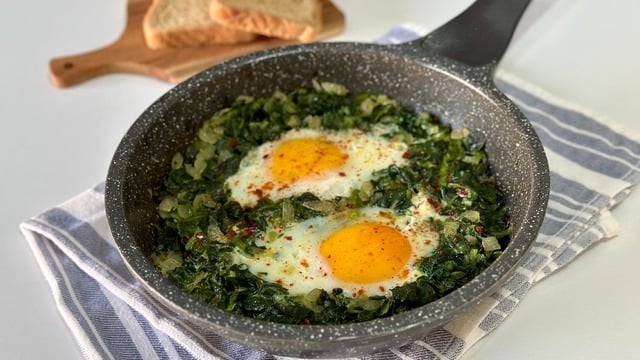 Doyurucu ve Besleyici: Yumurtalı Ispanak