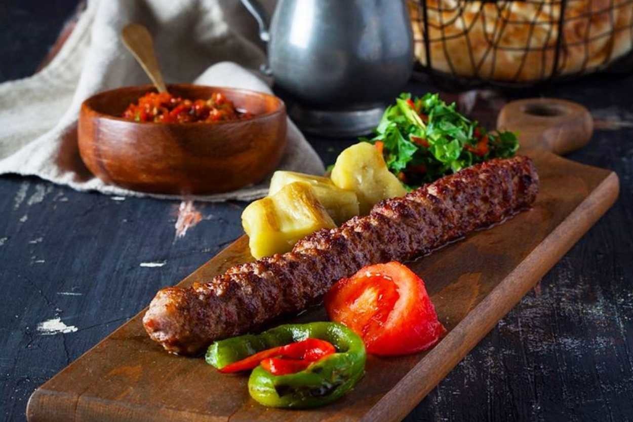 "Eminönü Balık Ekmek Semtidir" Diyenleri Haksız Çıkarmaya Niyetli 10 Eminönü Mekanı