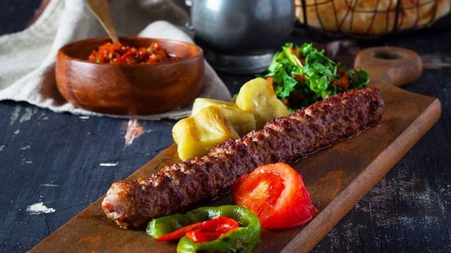 "Eminönü Balık Ekmek Semtidir" Diyenleri Haksız Çıkarmaya Niyetli 10 Eminönü Mekanı