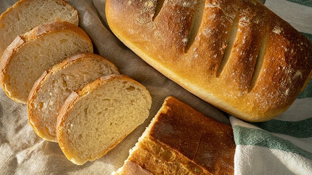 Yeni Başlayanlara Ders Niteliğinde: Ev Yapımı İki Temel Ekmek